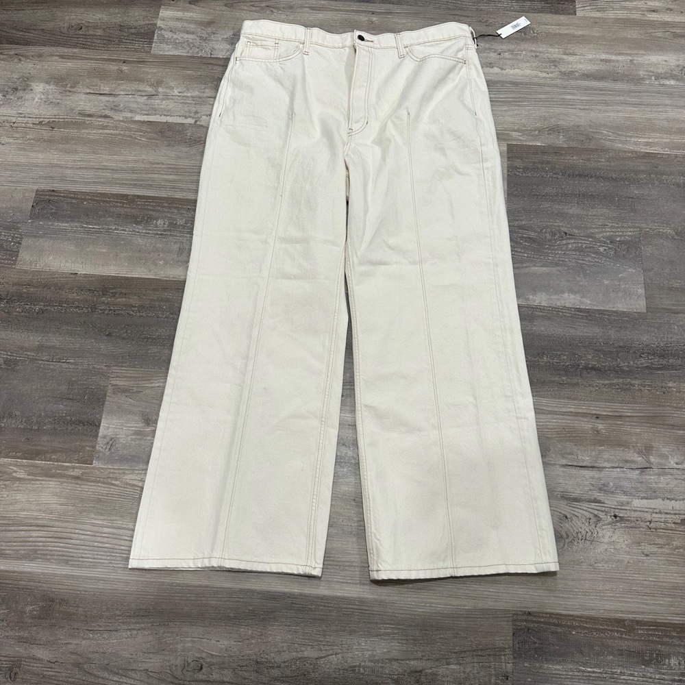 NEW with tags! Banana Republic The Pintuck Jean Ecru Wash
35 Regular